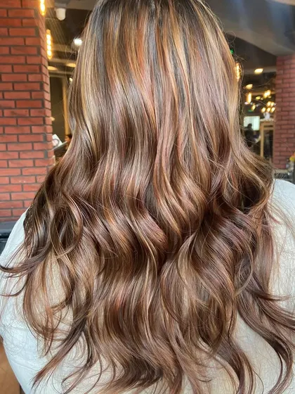 Another angle of the stunning dual-tone balayage, capturing the beautiful interplay of light and color.