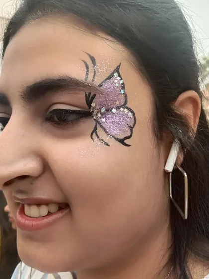 A lovely lavender glitter butterfly. The color is soft yet vibrant, making it a popular choice for all kinds of events.