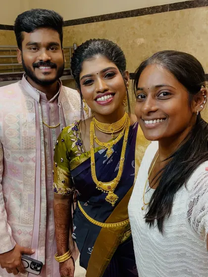 A few happy selfies with the sweet bride Akila at her engagement. Her navy blue silk saree was draped for comfort and style, and her smile is the best feedback.