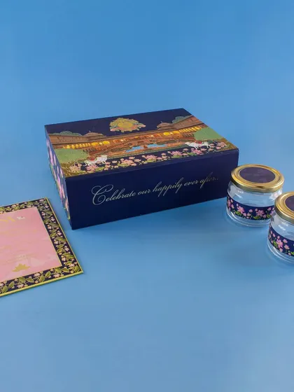 A duplicate of ID 100, showcasing the beautiful palace illustration on this navy blue invitation box.