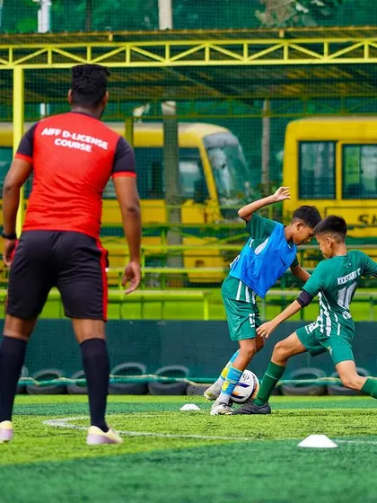 Theory meets practice. A coach from our AIFF D-License course applies their learning by instructing our youth players in a real-time training drill, a core part of their certification.
