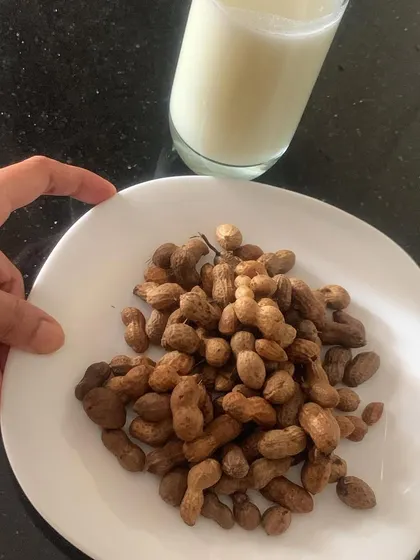 A simple, healthy swap for a happy gut. Choose boiled peanuts over packed peanut butter and fresh buttermilk over sugary soft drinks. This combination is rich in protein, calcium, probiotics, and beneficial minerals.