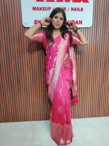 Feeling confident and happy. This is the power of mastering the six yards of elegance.