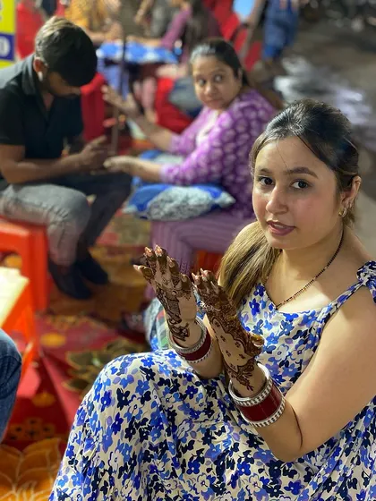 A happy client at our outdoor mehandi stall for Karwa Chauth.