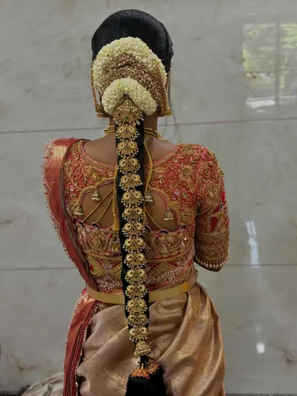 An exceptionally detailed 'Jadai Alangaram' with tiny jhumka-like hangings, creating beautiful movement and intricacy for this bridal hairstyle.
