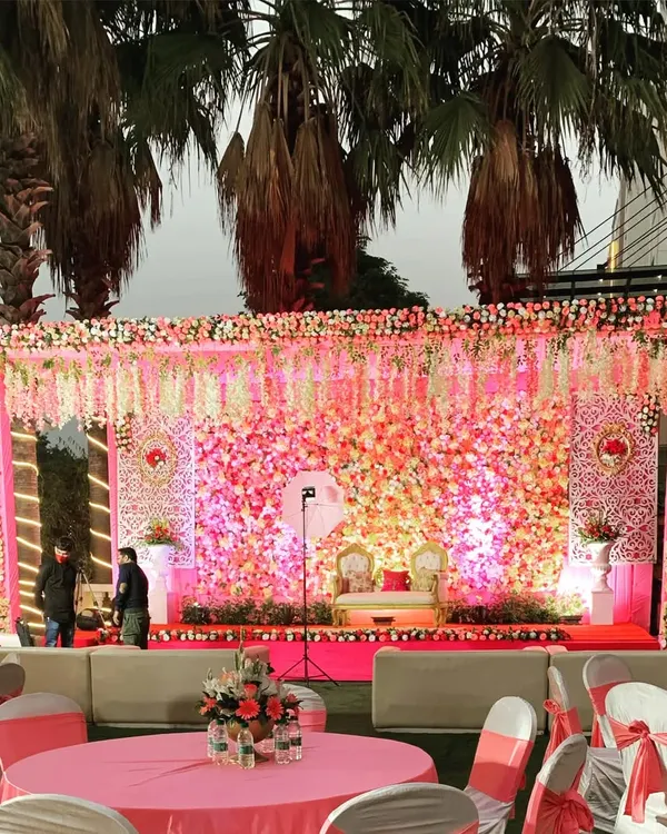 This is how we do grand receptions. A breathtaking stage covered in a wall of pink and white flowers creates a romantic and luxurious backdrop for the happy couple. We design these large scale floral installations for both outdoor and banquet hall weddings.