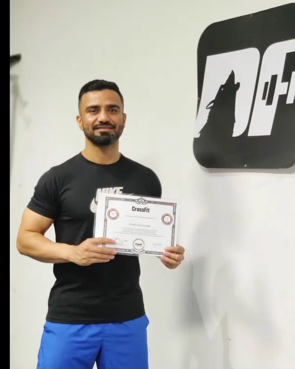 Holding my official CrossFit Level 2 Trainer certificate. This credential was a dream fulfilled and represents my commitment to providing expert-level coaching based on proven CrossFit methodology.