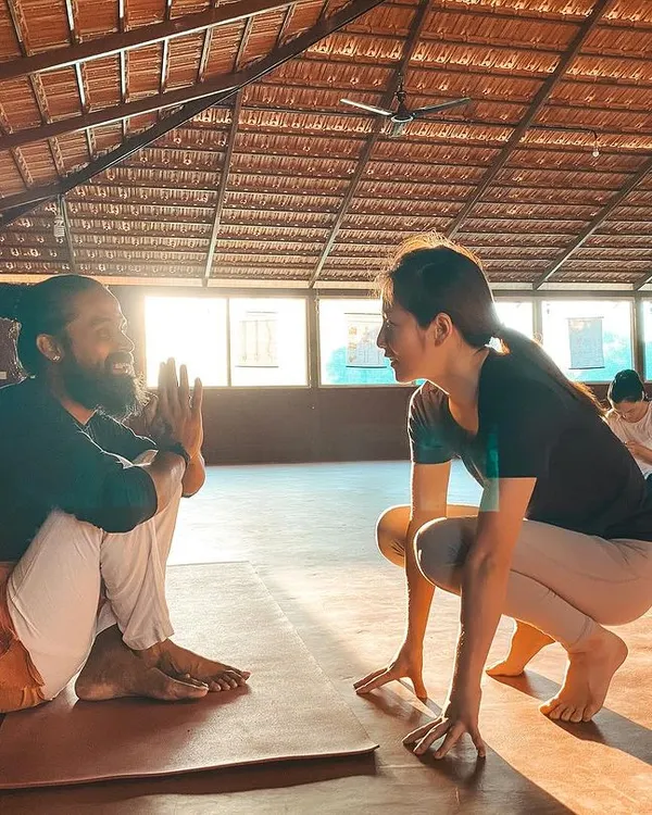 A one-on-one conversation during practice. These moments are crucial for clarifying doubts, understanding alignment on a personal level, and building the trust that is essential for true learning.