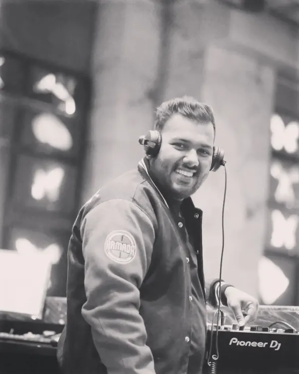 A candid black and white shot from a gig. Whether it's for a club night or a wedding, I always start with a smile.