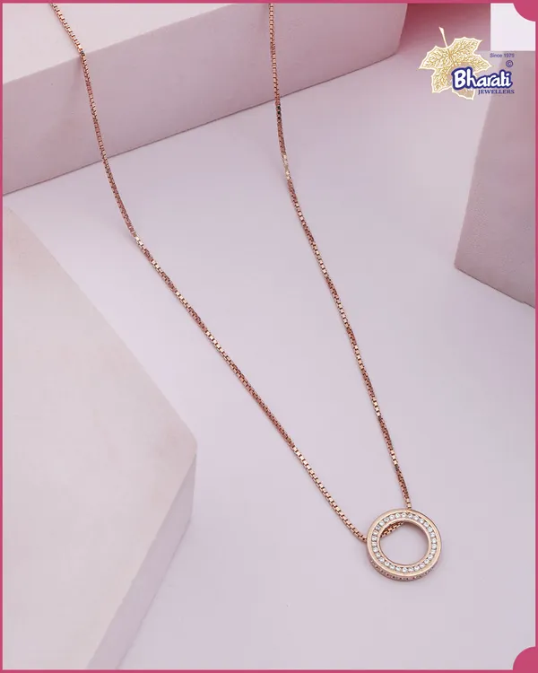 The essence of quiet luxury. This delicate Circle of Eternity pendant in rose gold is a testament to timeless design, perfect for adding a touch of grace to your daily ensemble or for elegant layering.