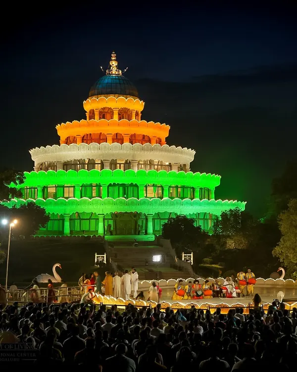 The Vishalakshi Mantap lit up in the colors of the Indian flag for Independence Day. The evening was filled with patriotic music, meditation, and wisdom in the presence of Gurudev.