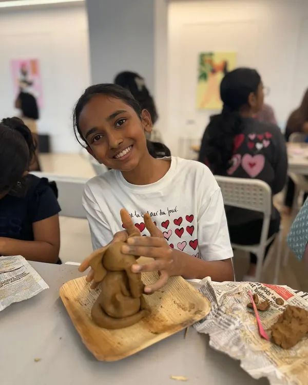 This is what pure joy looks like! In my workshops, I create a space where everyone, especially kids, can feel proud of what they create with their own hands. This young artist is completely absorbed in sculpting her very own eco-friendly Ganesha, a perfect example of the handmade memories we make together.