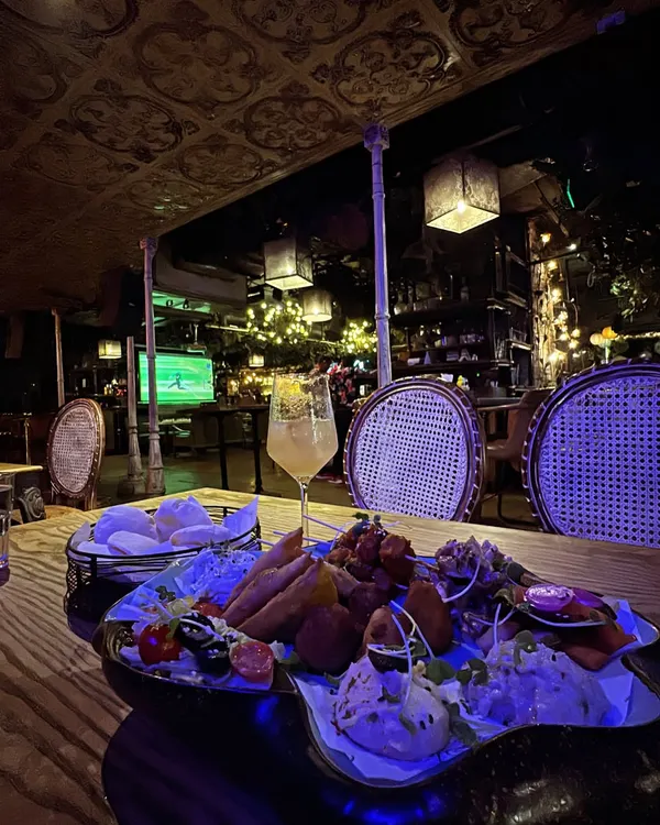 The non-veg platter at The Drunken Botanist was absolutely 'chummesshwari'. I always capture the hero dishes in a way that highlights their presentation and variety.