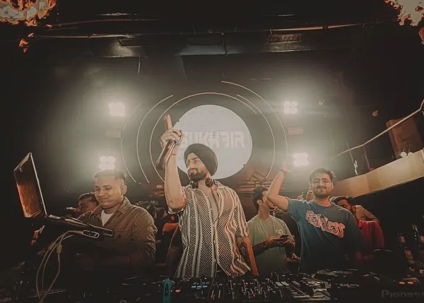 Pointing to the sky, feeling the energy of the crowd. A night to remember at Bee Club in Chandigarh with my crew, making sure the vibe is always on point.