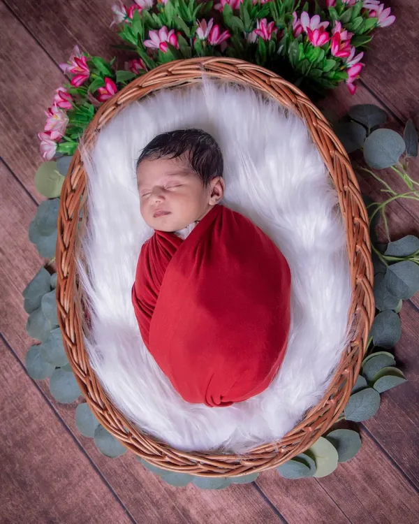 Wrapped snugly in red, this little one is a perfect gift. I use soft, stretchy wraps to keep your baby feeling secure and calm, which helps them sleep peacefully during our session.