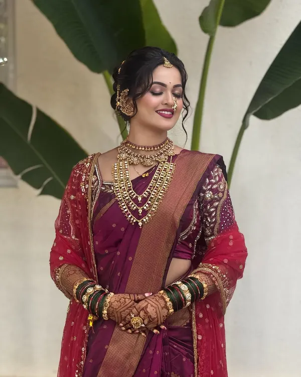 A close up of the beautiful bride Vaibhavi in her wedding Navari. The draping is done to perfectly complement the heavy jewelry and intricate hairstyle, which is a key part of my service.