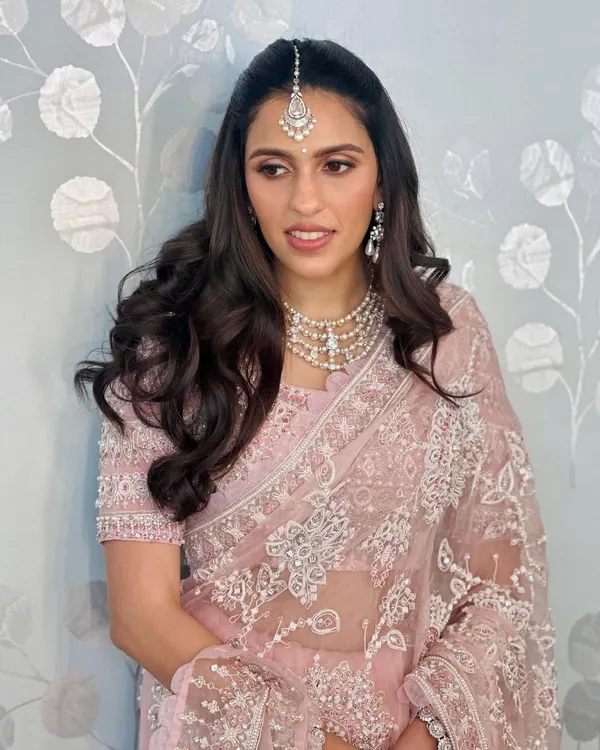 This beautiful pink Abu Jani Sandeep Khosla saree with intricate white embroidery is the epitome of grace. It's a perfect choice for a wedding guest who wants to look elegant and sophisticated.