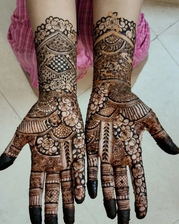 This is a lovely design that's perfect for an engagement ceremony. It's intricate and detailed on the hands and wrists, but doesn't extend all the way up the arm.