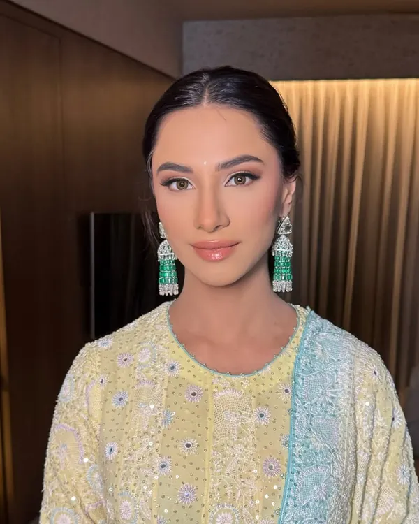The power of a fresh face. This look is all about simplicity and purity, with minimal makeup that lets her natural beauty and stunning smile shine through.