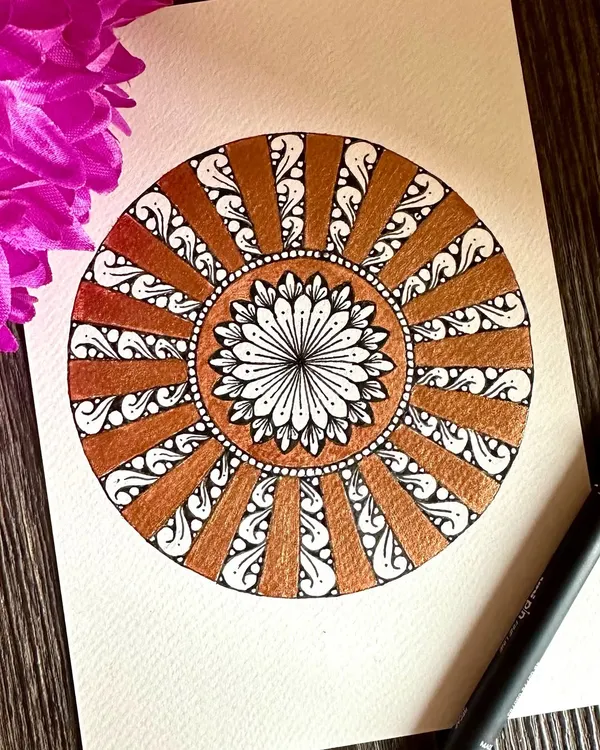 Sparkling with positivity, this mini mandala combines classic black and white patterns with a beautiful metallic bronze. The contrast creates a warm, radiant effect.