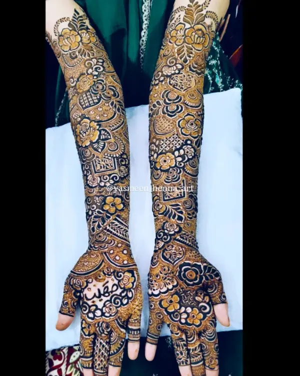 This is the kind of full bridal mehndi I love to create. The design goes all the way up to the elbows, packed with tiny details like flowers, paisleys, and delicate line work. I made sure every element was sharp and clear for Bride Raazia.
