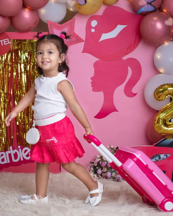 "Let's go shopping!" This little fashionista is ready to hit the stores in our super fun and girly Barbie-themed setup, complete with a pink car and shopping suitcase.