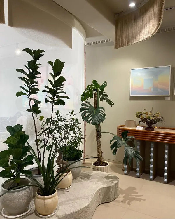 The JOSMO store in Worli was designed as a green oasis within an industrial space. We used clusters of indoor plants and organic-shaped platforms to soften the aesthetic and create a dynamic, artful experience for shoppers.