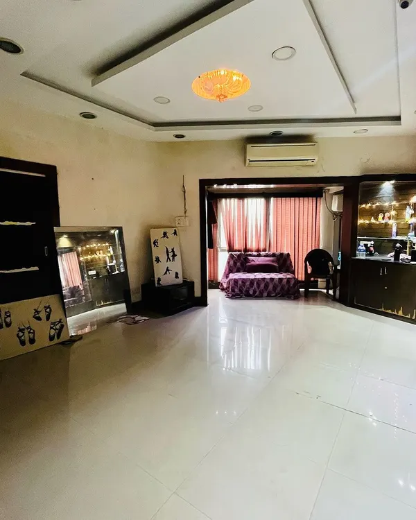 A view of my spacious Salt Lake studio, available for classes and rentals. It is equipped with large mirrors, perfect for dance and fitness rehearsals.