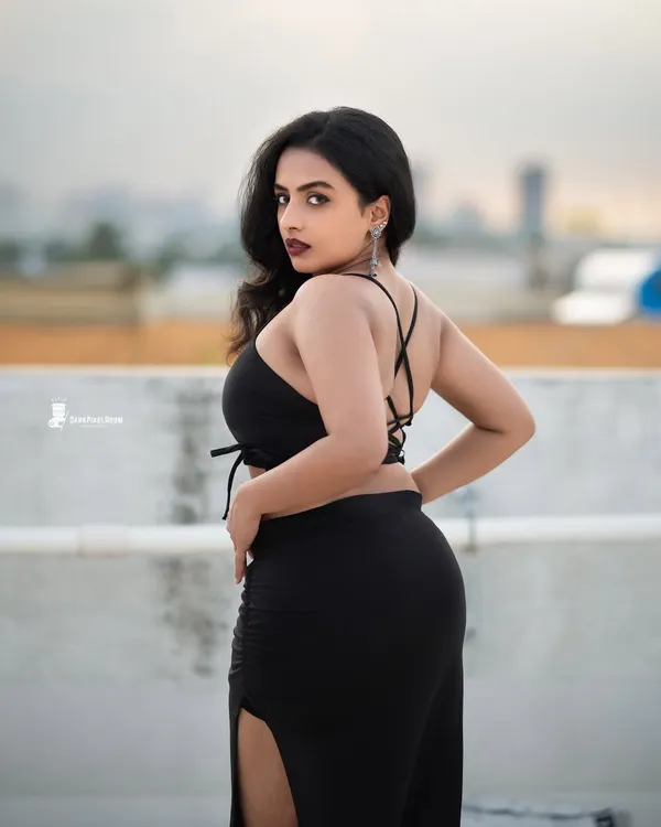 This is what I mean by urban grunge. A powerful pose against the Bangalore cityscape, capturing a moment of unapologetic confidence. This is the kind of portrait that makes a statement for a model's portfolio or an influencer's feed.