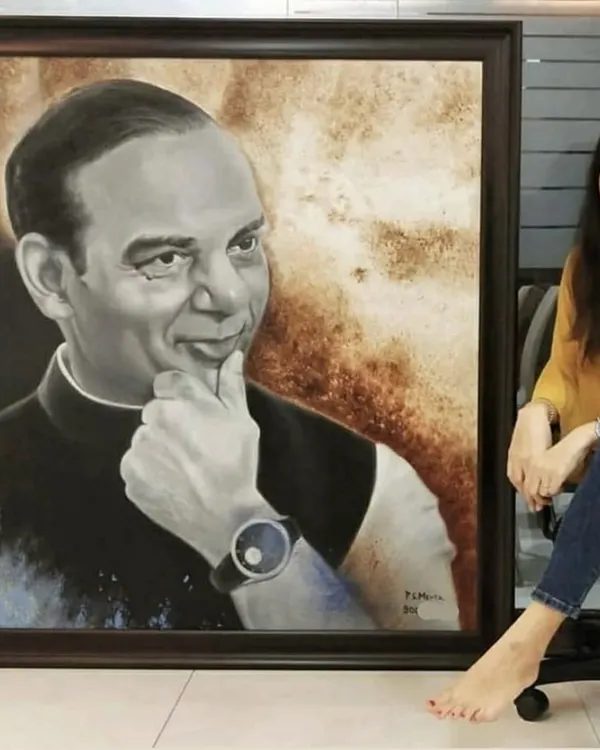 It was a proud and happy moment to create this 4x4 foot oil portrait of Shree Motilal Oswal. I used a monochromatic black and white style to create a timeless and powerful tribute.