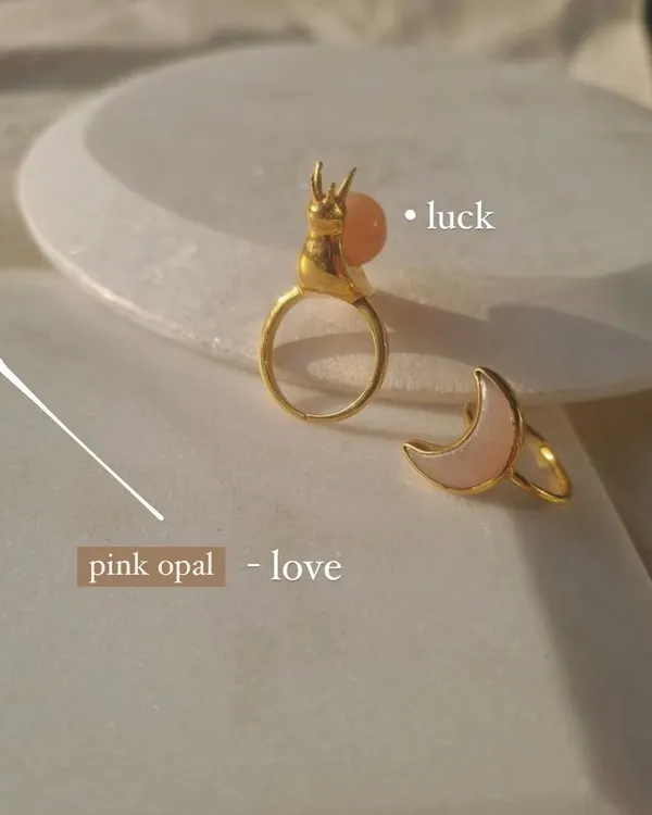 A choice between two kinds of love. The snail ring with Pink Opal attracts gentle love, while the Peach Moonstone version brings luck in your relationships. Both are powerful healing rings.