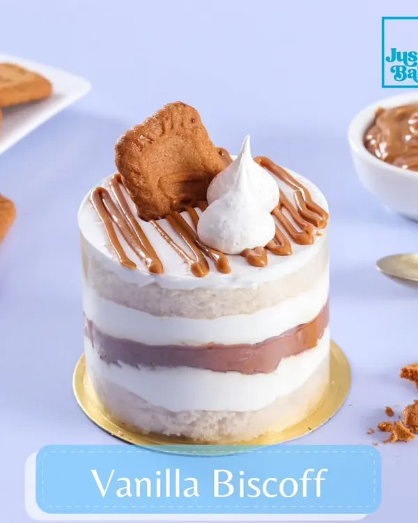 One of our most popular mini desserts, the Vanilla Biscoff. This individual treat features layers of light vanilla sponge, creamy Biscoff mousse, and a drizzle of Biscoff spread, topped with a signature cookie.
