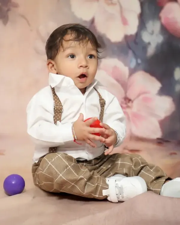 This little gentleman is looking so dapper in his suspenders! Sitter sessions are perfect for capturing babies once they can sit up and show off their budding personalities.
