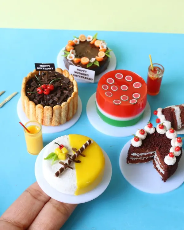 A beautiful assortment of 10 different miniature cakes from my online course, including chocolate truffle, red velvet, and a 3-tier floral cake.