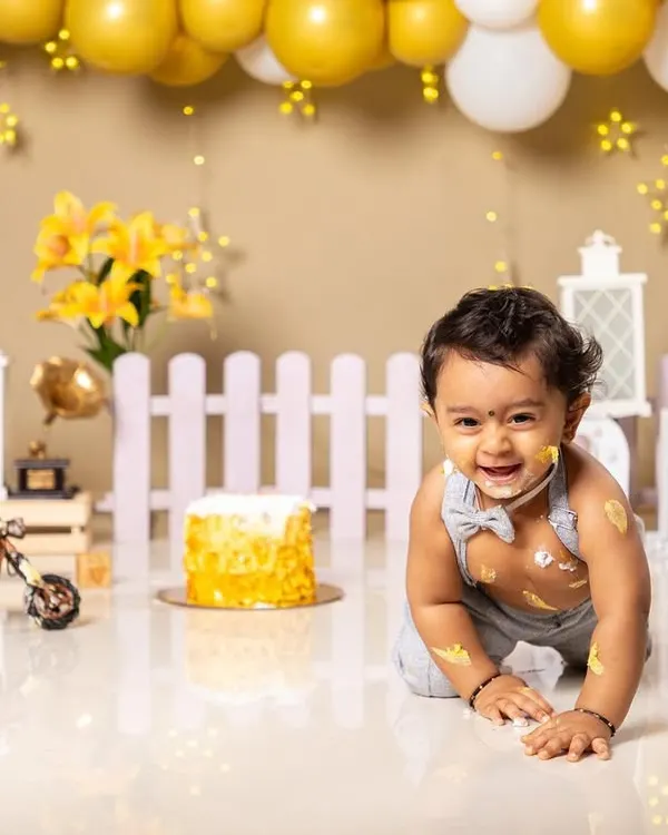 A moment of pure, messy delight during a first birthday cake smash. I designed this sunny yellow and white theme with a full balloon arch to create a fun, celebratory atmosphere for this little one's big milestone.