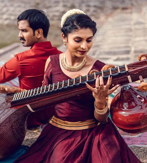 A beautiful, culturally rich concept for a pre-wedding shoot. I created a traditional South Indian look for the bride-to-be, with a simple hair bun adorned with jasmine flowers and classic makeup that complements her maroon outfit.