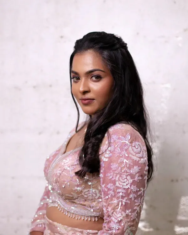 The art of subtle glam for a reception. This look features soft, flowing hair and makeup that enhances her natural beauty without being overpowering. The focus is on radiant skin and defined eyes.