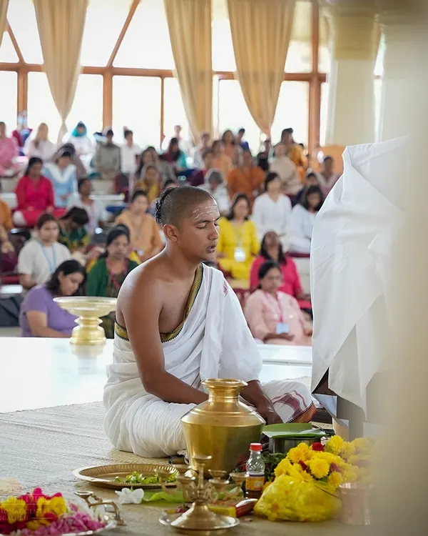 A Vedic priest sits in deep meditation before beginning the Monday morning Rudra Puja. This weekly ritual is a soulful way to start the week, invoking the energy of Shiva for peace and transformation.