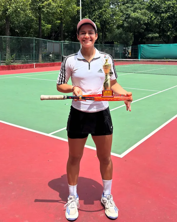 Pure consistency and hunger for success. Here is our student Riya Sachdeva after winning the Women’s Doubles Title at the 1 Lac National Tournament for the second time in a row.