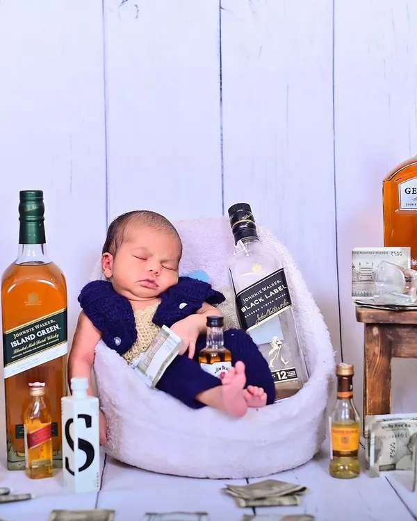 A humorous and creative newborn setup for parents who want a truly unique portrait. I work with you to bring any fun idea to life, always ensuring the baby's comfort and safety.