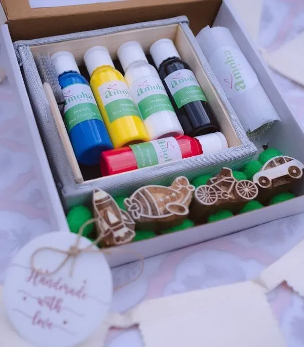 Get ready for an adventure with our Travel themed DIY kit. It includes four fun blocks like a car and an airplane, perfect for little explorers. The kit comes with everything needed to print on a cloth bunting, making it a great activity for a travel themed birthday party.