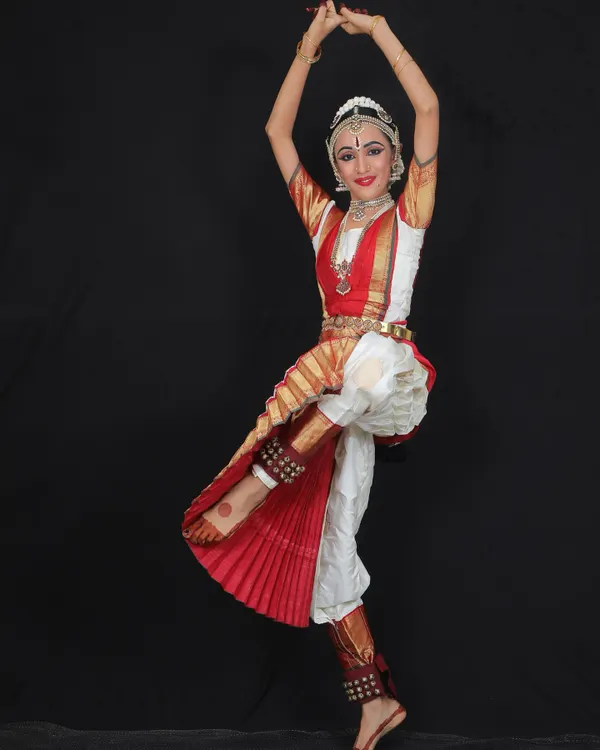 This is Aamuktha, captured during her Arangetram photoshoot. I believe a dancer's stage presence begins with confidence, and this power packed pose perfectly showcases the strength and grace we nurture in every student for their solo debut.