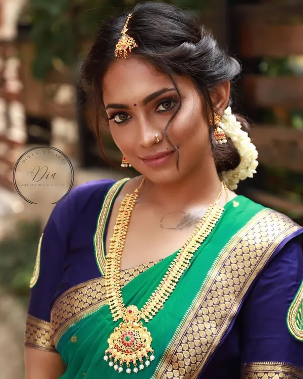 This is the perfect example of a natural wedding look. I focused on creating glowing skin, adding a touch of definition to the eyes, and keeping the lips soft and neutral, allowing her natural beauty to shine.