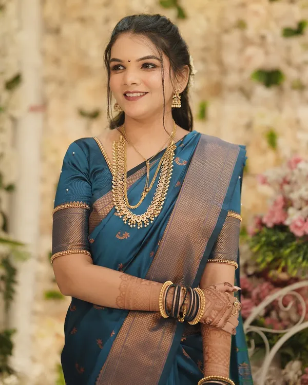 A classic engagement look in a beautiful teal saree. I paired it with traditional gold temple jewellery and a soft makeup look focusing on flawless skin and a neutral lip.