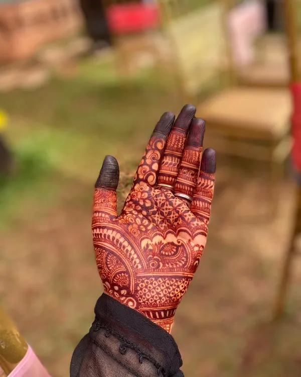 The beauty of a mature henna stain. This deep reddish-brown colour is the result of using high-quality, natural henna and proper aftercare.