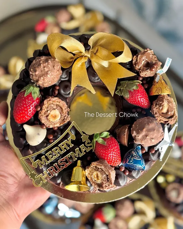 My Christmas Edition Brownie Wreath. It's a rich, fudgy brownie base decorated with chocolates, strawberries, and festive toppers, making it a perfect centerpiece for your holiday table.