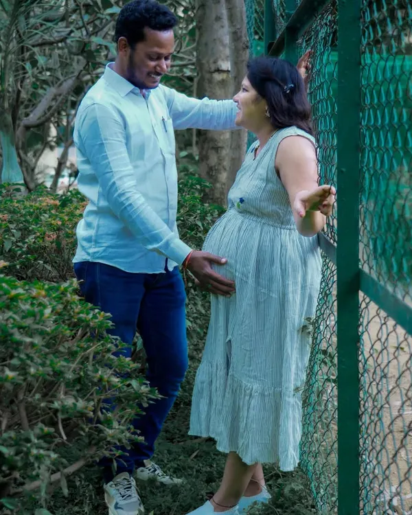 A candid and joyful moment between a couple in a park. My relaxed approach helps capture genuine interactions and laughter, making your photos feel authentic.