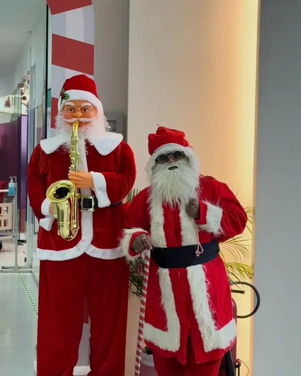 For Christmas events, I combine the fun of Santa with the wonder of magic. Here I am in my Magician Santa costume, ready to bring a unique and entertaining performance to a holiday party.