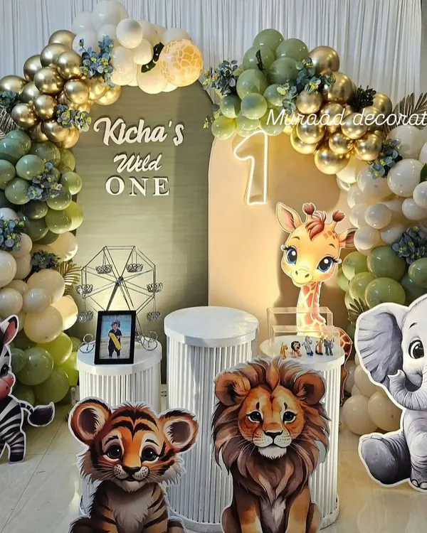 This vibrant 'Wild One' jungle theme is perfect for a first birthday. I use detailed character cutouts, a custom backdrop, and a lush balloon garland in earthy tones to create an immersive safari adventure for your little one's big day.