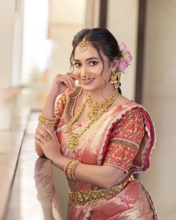 A classic South Indian bridal look for a photoshoot. I created a soft, glowing base with defined eyes and a warm lip colour to perfectly match the beautiful red and gold silk saree.